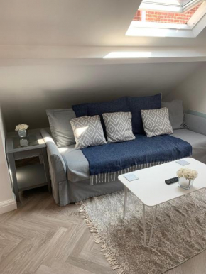 Seaside Chic Loft Apartment in Leigh-on-Sea